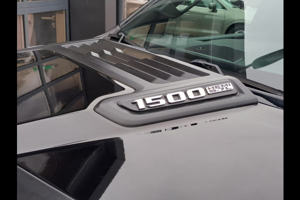 Dodge Ram 1500 5.7 V8 4x4 Crew Cab Laramie | Pano | Trekhaak | Leder | Stoelverwarming/ventilatie | Keyless | Camera | Sidesteps | Navi | Stuurverwarming |