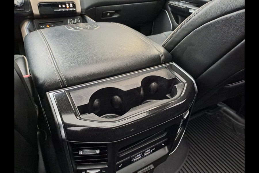 Dodge Ram 1500 5.7 V8 4x4 Crew Cab Laramie | Pano | Trekhaak | Leder | Stoelverwarming/ventilatie | Keyless | Camera | Sidesteps | Navi | Stuurverwarming |