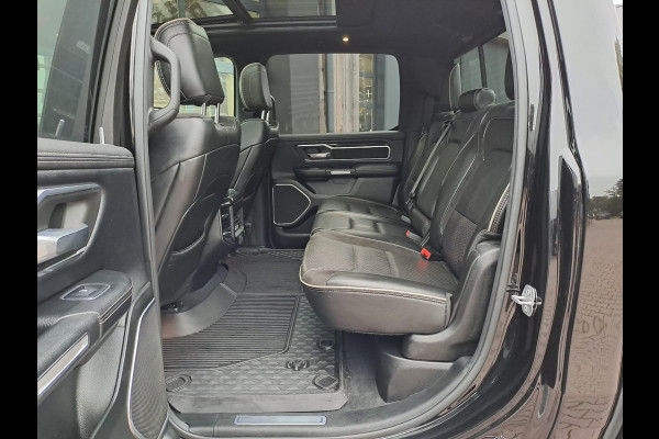 Dodge Ram 1500 5.7 V8 4x4 Crew Cab Laramie | Pano | Trekhaak | Leder | Stoelverwarming/ventilatie | Keyless | Camera | Sidesteps | Navi | Stuurverwarming |