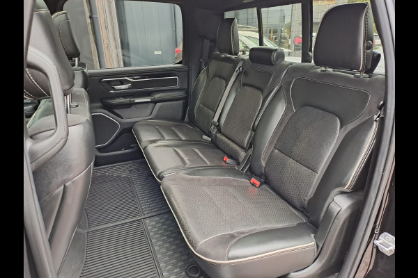 Dodge Ram 1500 5.7 V8 4x4 Crew Cab Laramie | Pano | Trekhaak | Leder | Stoelverwarming/ventilatie | Keyless | Camera | Sidesteps | Navi | Stuurverwarming |