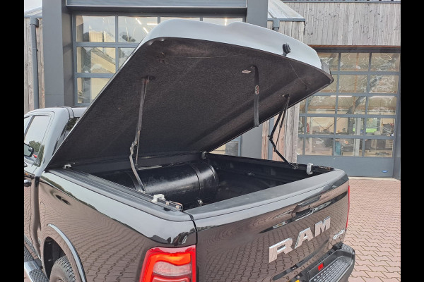 Dodge Ram 1500 5.7 V8 4x4 Crew Cab Laramie | Pano | Trekhaak | Leder | Stoelverwarming/ventilatie | Keyless | Camera | Sidesteps | Navi | Stuurverwarming |