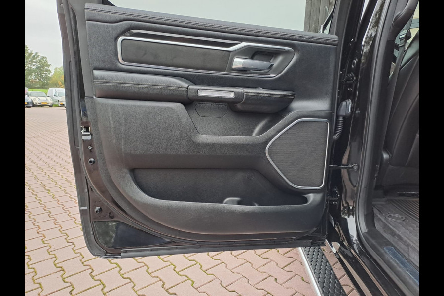 Dodge Ram 1500 5.7 V8 4x4 Crew Cab Laramie | Pano | Trekhaak | Leder | Stoelverwarming/ventilatie | Keyless | Camera | Sidesteps | Navi | Stuurverwarming |