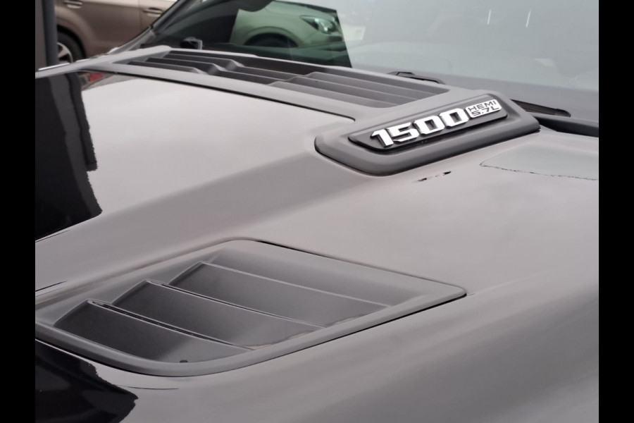 Dodge Ram 1500 5.7 V8 4x4 Crew Cab Laramie | Pano | Trekhaak | Leder | Stoelverwarming/ventilatie | Keyless | Camera | Sidesteps | Navi | Stuurverwarming |