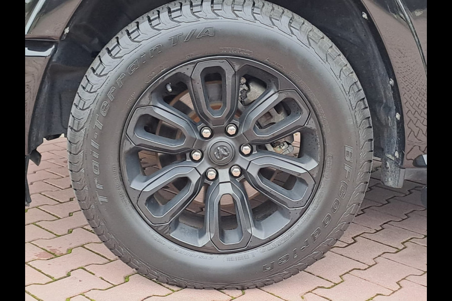 Dodge Ram 1500 5.7 V8 4x4 Crew Cab Laramie | Pano | Trekhaak | Leder | Stoelverwarming/ventilatie | Keyless | Camera | Sidesteps | Navi | Stuurverwarming |