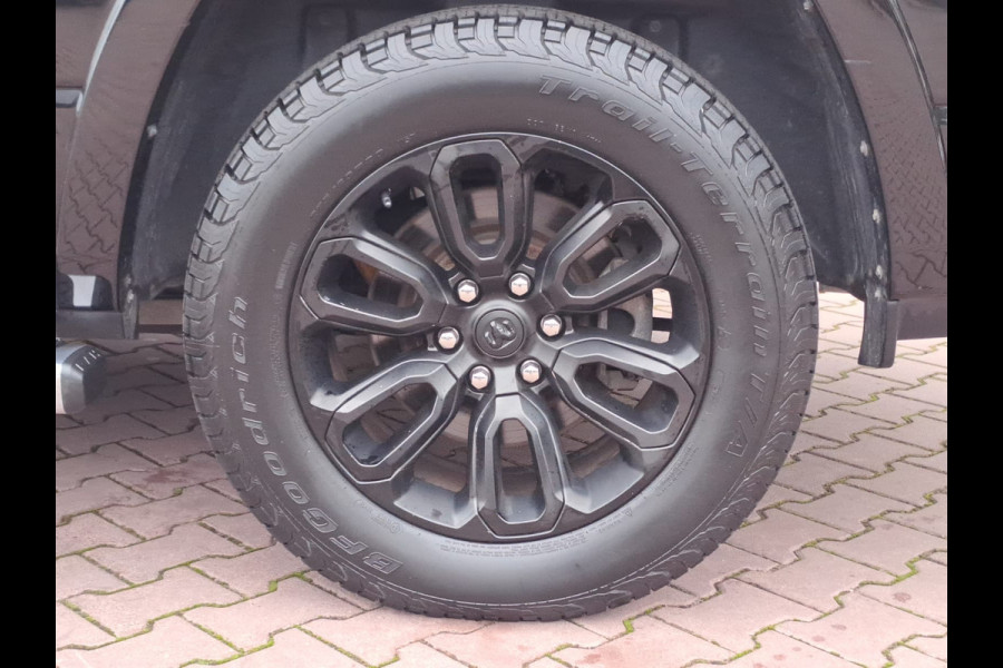 Dodge Ram 1500 5.7 V8 4x4 Crew Cab Laramie | Pano | Trekhaak | Leder | Stoelverwarming/ventilatie | Keyless | Camera | Sidesteps | Navi | Stuurverwarming |