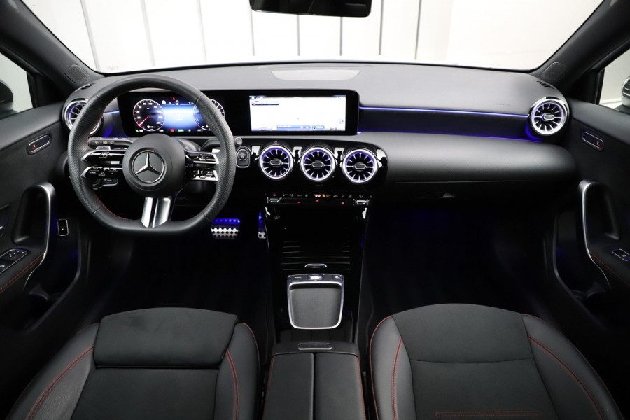 Mercedes-Benz A-Klasse 250 e AMG Aut8 | 218PK | Sfeerverlichting | Keyles-go | Stuurwielverwarming | Multi-beam | Stoelverw. | 2023. Mercedes-Benz A-Klasse 250 e AMG Aut8 | 218PK | Sfeerverlichting | Keyles-go | Stuurwielverwarming | Multi-beam | Stoelverw. | 2023.