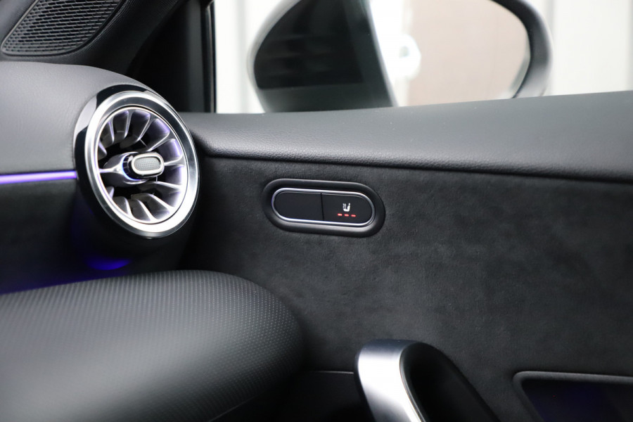 Mercedes-Benz A-Klasse 250 e AMG Aut8 | 218PK | Sfeerverlichting | Keyles-go | Stuurwielverwarming | Multi-beam | Stoelverw. | 2023. Mercedes-Benz A-Klasse 250 e AMG Aut8 | 218PK | Sfeerverlichting | Keyles-go | Stuurwielverwarming | Multi-beam | Stoelverw. | 2023.