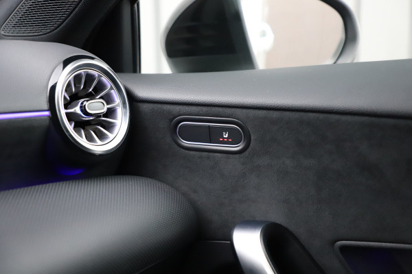 Mercedes-Benz A-Klasse 250 e AMG Aut8 | 218PK | Sfeerverlichting | Keyles-go | Stuurwielverwarming | Multi-beam | Stoelverw. | 2023. Mercedes-Benz A-Klasse 250 e AMG Aut8 | 218PK | Sfeerverlichting | Keyles-go | Stuurwielverwarming | Multi-beam | Stoelverw. | 2023.