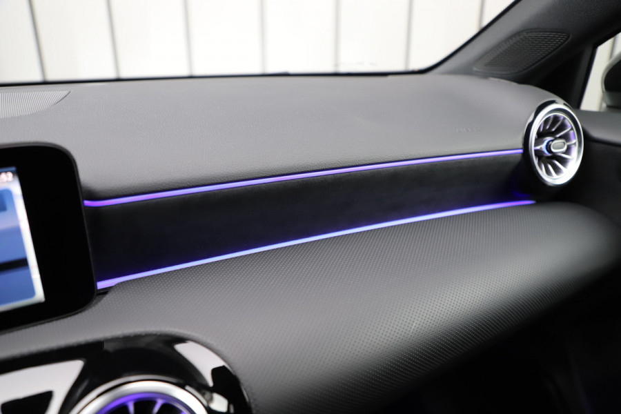 Mercedes-Benz A-Klasse 250 e AMG Aut8 | 218PK | Sfeerverlichting | Keyles-go | Stuurwielverwarming | Multi-beam | Stoelverw. | 2023. Mercedes-Benz A-Klasse 250 e AMG Aut8 | 218PK | Sfeerverlichting | Keyles-go | Stuurwielverwarming | Multi-beam | Stoelverw. | 2023.