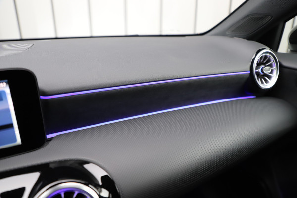 Mercedes-Benz A-Klasse 250 e AMG Aut8 | 218PK | Sfeerverlichting | Keyles-go | Stuurwielverwarming | Multi-beam | Stoelverw. | 2023. Mercedes-Benz A-Klasse 250 e AMG Aut8 | 218PK | Sfeerverlichting | Keyles-go | Stuurwielverwarming | Multi-beam | Stoelverw. | 2023.