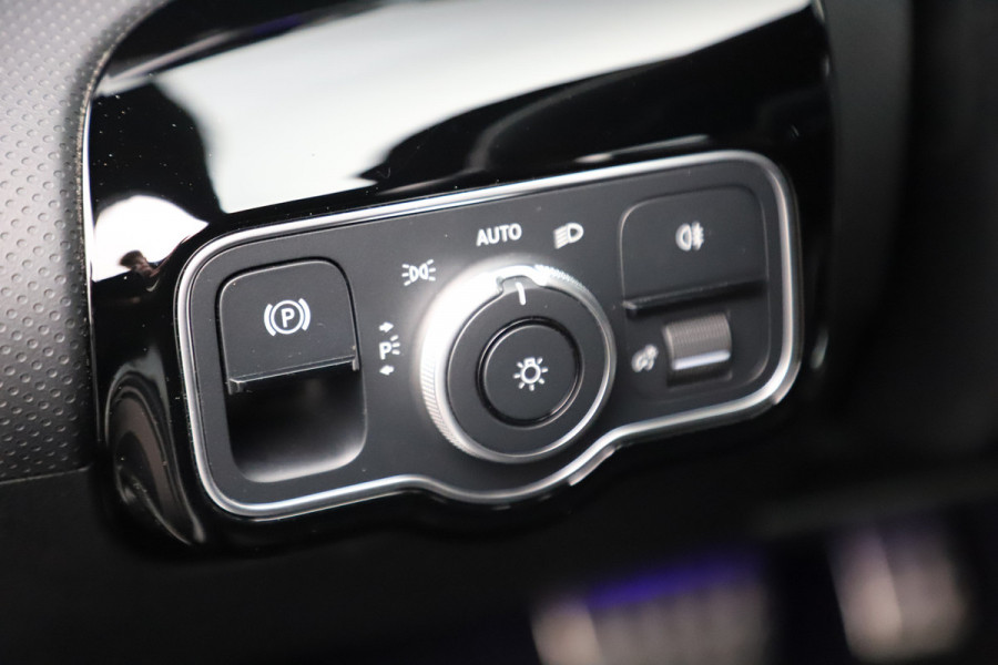 Mercedes-Benz A-Klasse 250 e AMG Aut8 | 218PK | Sfeerverlichting | Keyles-go | Stuurwielverwarming | Multi-beam | Stoelverw. | 2023. Mercedes-Benz A-Klasse 250 e AMG Aut8 | 218PK | Sfeerverlichting | Keyles-go | Stuurwielverwarming | Multi-beam | Stoelverw. | 2023.