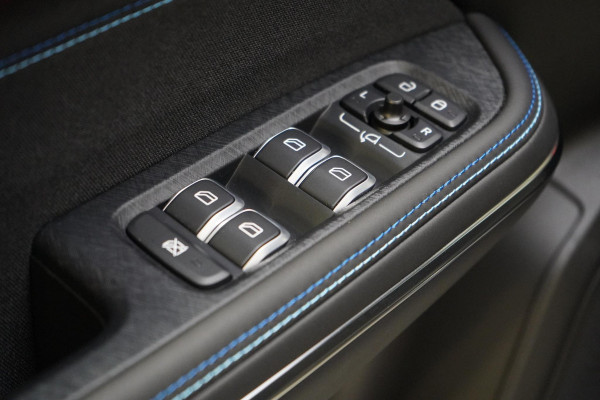 Lynk & Co 01 1.5 | Zwart optiek | Panoramadak | Navigatie | Memory | Apple CarPlay