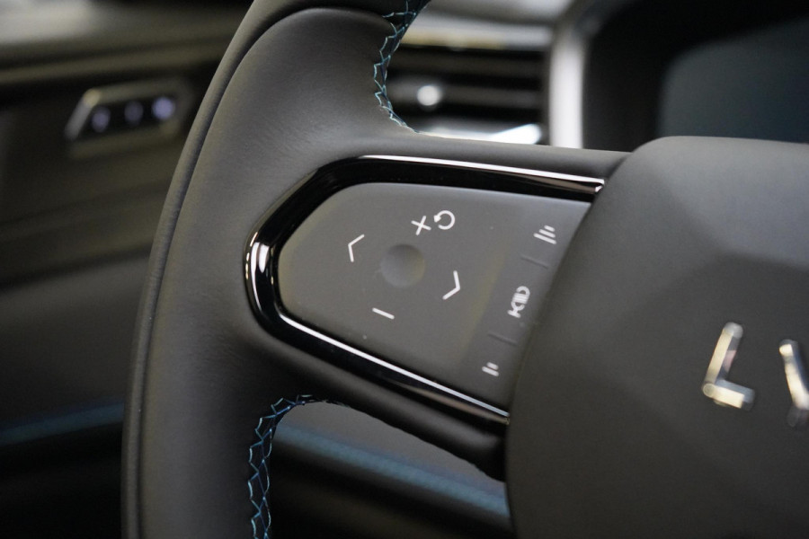 Lynk & Co 01 1.5 | Zwart optiek | Panoramadak | Navigatie | Memory | Apple CarPlay