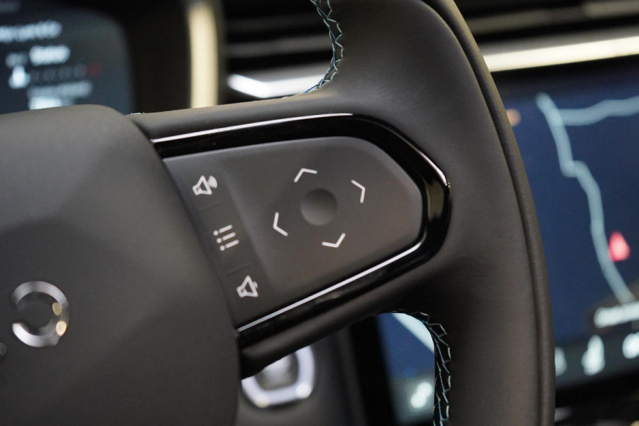 Lynk & Co 01 1.5 | Zwart optiek | Panoramadak | Navigatie | Memory | Apple CarPlay