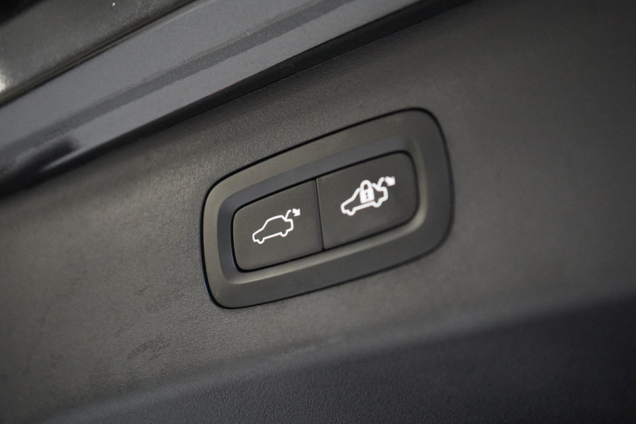 Lynk & Co 01 1.5 | Zwart optiek | Panoramadak | Navigatie | Memory | Apple CarPlay