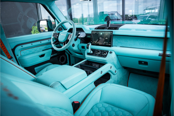 Land Rover Defender 110 2.0 P400e 110 X - Urban | Panorama | Luchtvering | Meridian | Elek. Trekhaak Land Rover Defender 110 2.0 P400e 110 X - Urban | Panorama | Luchtvering | Meridian | Elek. Trekhaak