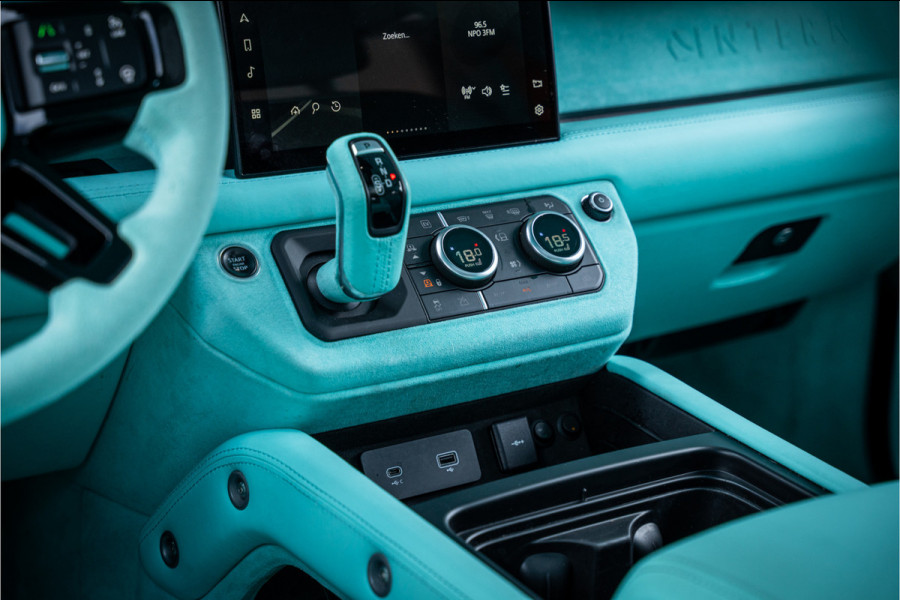 Land Rover Defender 110 2.0 P400e 110 X - Urban | Panorama | Luchtvering | Meridian | Elek. Trekhaak Land Rover Defender 110 2.0 P400e 110 X - Urban | Panorama | Luchtvering | Meridian | Elek. Trekhaak