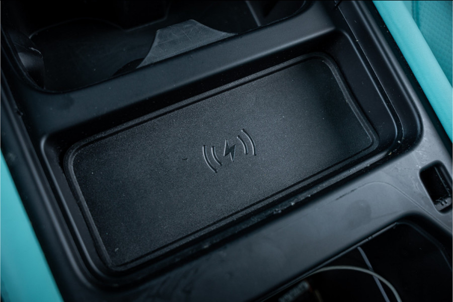 Land Rover Defender 110 2.0 P400e 110 X - Urban | Panorama | Luchtvering | Meridian | Elek. Trekhaak Land Rover Defender 110 2.0 P400e 110 X - Urban | Panorama | Luchtvering | Meridian | Elek. Trekhaak