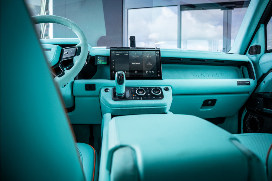 Land Rover Defender 110 2.0 P400e 110 X - Urban | Panorama | Luchtvering | Meridian | Elek. Trekhaak Land Rover Defender 110 2.0 P400e 110 X - Urban | Panorama | Luchtvering | Meridian | Elek. Trekhaak