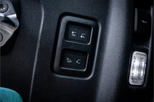 Land Rover Defender 110 2.0 P400e 110 X - Urban | Panorama | Luchtvering | Meridian | Elek. Trekhaak Land Rover Defender 110 2.0 P400e 110 X - Urban | Panorama | Luchtvering | Meridian | Elek. Trekhaak