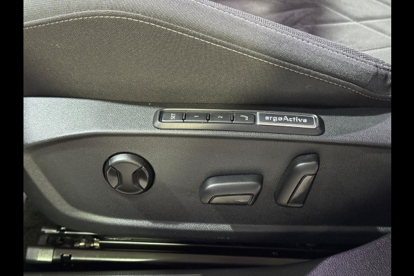 Volkswagen Golf 1.4 eHybrid Style | IQ.DRIVE-pakket | Massage | Dealer onderhouden Volkswagen Golf 1.4 eHybrid Style | IQ.DRIVE-pakket | Massage | Dealer onderhouden