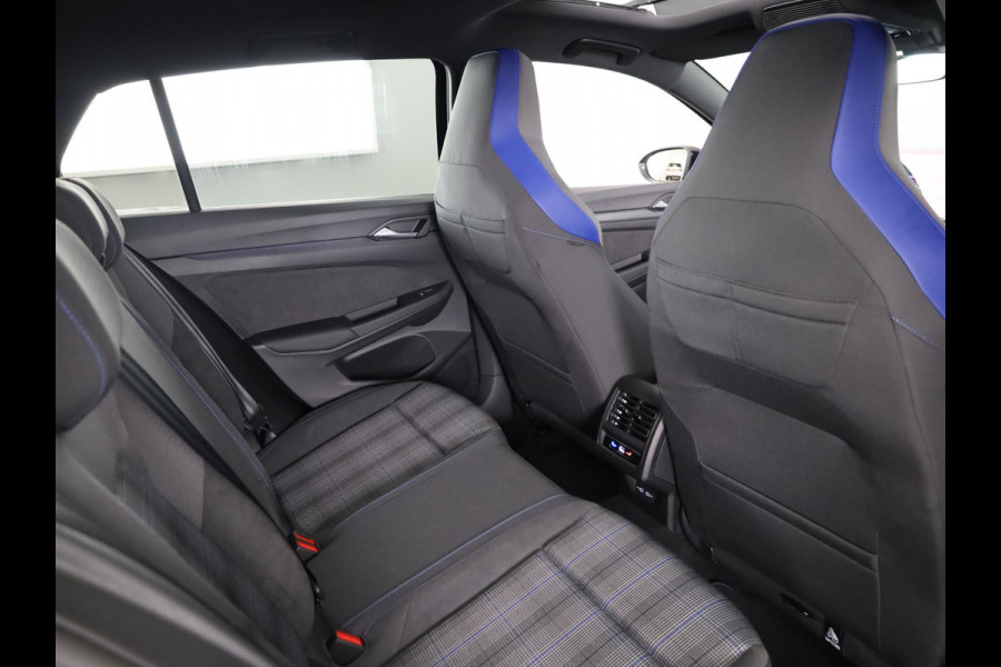 Volkswagen Golf 1.5 eHybrid GTE 272PK PHEV |Private lease vanaf € 796,- pm |Panorama dak | Black Style | 18" Lm velgen | Multimedia pakket plus |