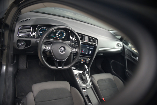 Volkswagen Golf 1.4 TSI Highline Business R | R-Line | Panoramadak | Stoelverwarming | Stuurverwarming | Dynaudio | Standkachel | Massage | Keyless | Adaptive Cruise Control | Camera | Parkeersensoren | Navigatie Discover Pro | LED | T