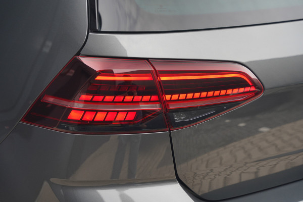Volkswagen Golf 1.4 TSI Highline Business R | R-Line | Panoramadak | Stoelverwarming | Stuurverwarming | Dynaudio | Standkachel | Massage | Keyless | Adaptive Cruise Control | Camera | Parkeersensoren | Navigatie Discover Pro | LED | T