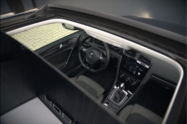 Volkswagen Golf 1.4 TSI Highline Business R | R-Line | Panoramadak | Stoelverwarming | Stuurverwarming | Dynaudio | Standkachel | Massage | Keyless | Adaptive Cruise Control | Camera | Parkeersensoren | Navigatie Discover Pro | LED | T