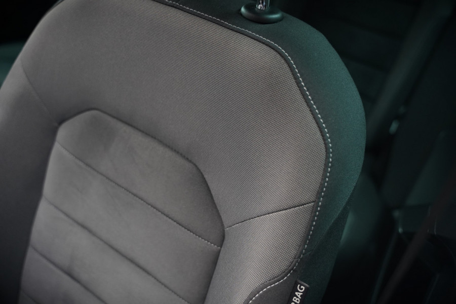 Volkswagen Golf 1.4 TSI Highline Business R | R-Line | Panoramadak | Stoelverwarming | Stuurverwarming | Dynaudio | Standkachel | Massage | Keyless | Adaptive Cruise Control | Camera | Parkeersensoren | Navigatie Discover Pro | LED | T