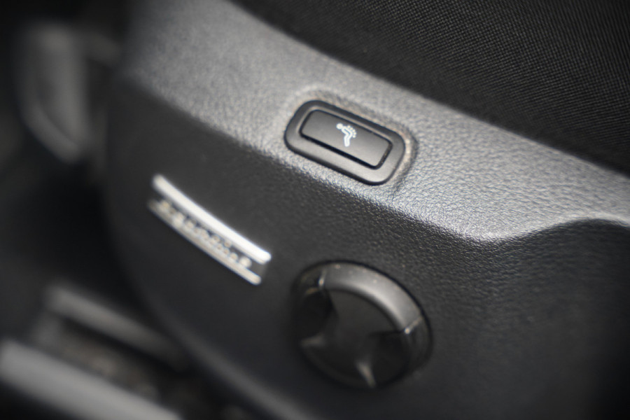 Volkswagen Golf 1.4 TSI Highline Business R | R-Line | Panoramadak | Stoelverwarming | Stuurverwarming | Dynaudio | Standkachel | Massage | Keyless | Adaptive Cruise Control | Camera | Parkeersensoren | Navigatie Discover Pro | LED | T