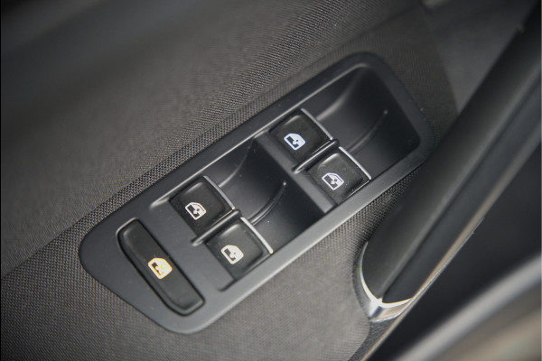 Volkswagen Golf 1.4 TSI Highline Business R | R-Line | Panoramadak | Stoelverwarming | Stuurverwarming | Dynaudio | Standkachel | Massage | Keyless | Adaptive Cruise Control | Camera | Parkeersensoren | Navigatie Discover Pro | LED | T