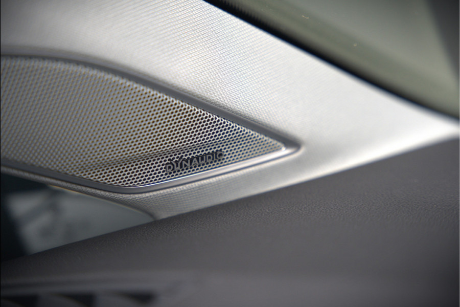 Volkswagen Golf 1.4 TSI Highline Business R | R-Line | Panoramadak | Stoelverwarming | Stuurverwarming | Dynaudio | Standkachel | Massage | Keyless | Adaptive Cruise Control | Camera | Parkeersensoren | Navigatie Discover Pro | LED | T