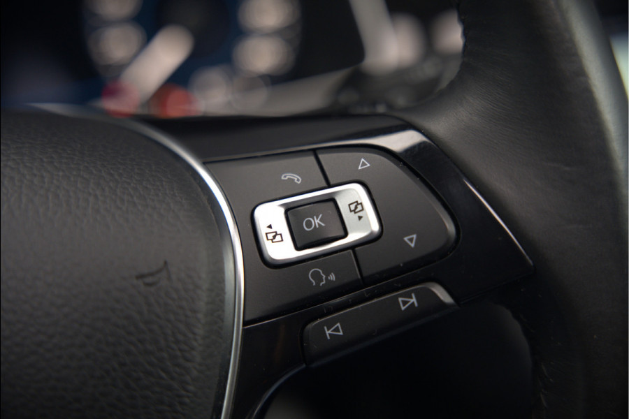 Volkswagen Golf 1.4 TSI Highline Business R | R-Line | Panoramadak | Stoelverwarming | Stuurverwarming | Dynaudio | Standkachel | Massage | Keyless | Adaptive Cruise Control | Camera | Parkeersensoren | Navigatie Discover Pro | LED | T