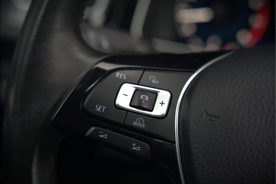 Volkswagen Golf 1.4 TSI Highline Business R | R-Line | Panoramadak | Stoelverwarming | Stuurverwarming | Dynaudio | Standkachel | Massage | Keyless | Adaptive Cruise Control | Camera | Parkeersensoren | Navigatie Discover Pro | LED | T