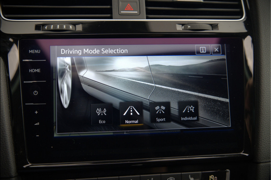 Volkswagen Golf 1.4 TSI Highline Business R | R-Line | Panoramadak | Stoelverwarming | Stuurverwarming | Dynaudio | Standkachel | Massage | Keyless | Adaptive Cruise Control | Camera | Parkeersensoren | Navigatie Discover Pro | LED | T