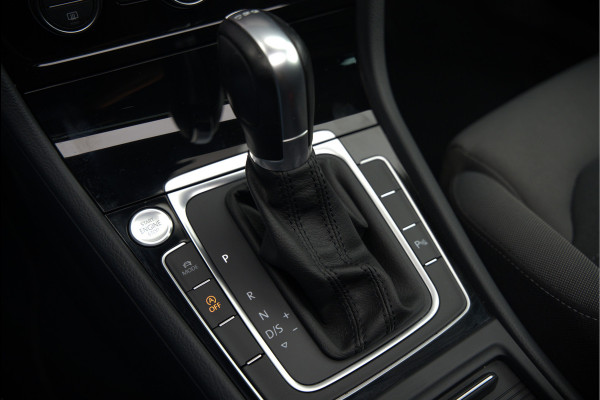 Volkswagen Golf 1.4 TSI Highline Business R | R-Line | Panoramadak | Stoelverwarming | Stuurverwarming | Dynaudio | Standkachel | Massage | Keyless | Adaptive Cruise Control | Camera | Parkeersensoren | Navigatie Discover Pro | LED | T