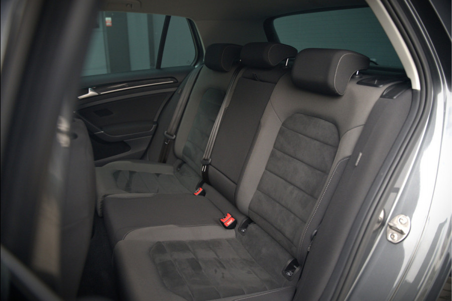 Volkswagen Golf 1.4 TSI Highline Business R | R-Line | Panoramadak | Stoelverwarming | Stuurverwarming | Dynaudio | Standkachel | Massage | Keyless | Adaptive Cruise Control | Camera | Parkeersensoren | Navigatie Discover Pro | LED | T