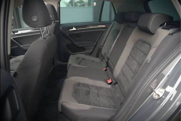 Volkswagen Golf 1.4 TSI Highline Business R | R-Line | Panoramadak | Stoelverwarming | Stuurverwarming | Dynaudio | Standkachel | Massage | Keyless | Adaptive Cruise Control | Camera | Parkeersensoren | Navigatie Discover Pro | LED | T