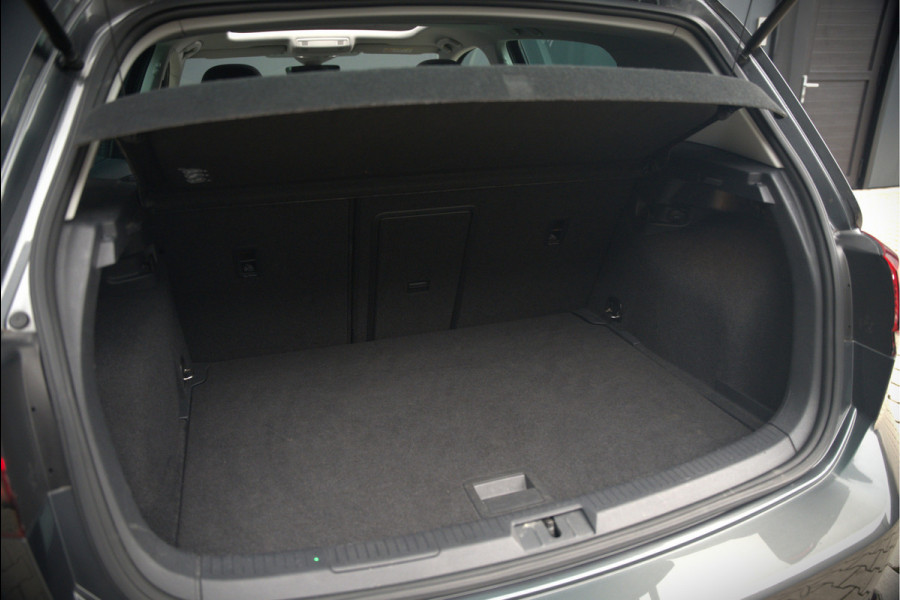 Volkswagen Golf 1.4 TSI Highline Business R | R-Line | Panoramadak | Stoelverwarming | Stuurverwarming | Dynaudio | Standkachel | Massage | Keyless | Adaptive Cruise Control | Camera | Parkeersensoren | Navigatie Discover Pro | LED | T
