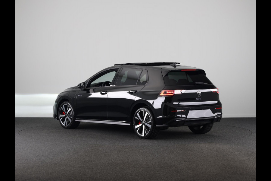 Volkswagen Golf 1.5 eHybrid GTE 272PK PHEV |Private lease vanaf € 796,- pm |Panorama dak | Black Style | 18" Lm velgen | Multimedia pakket plus |