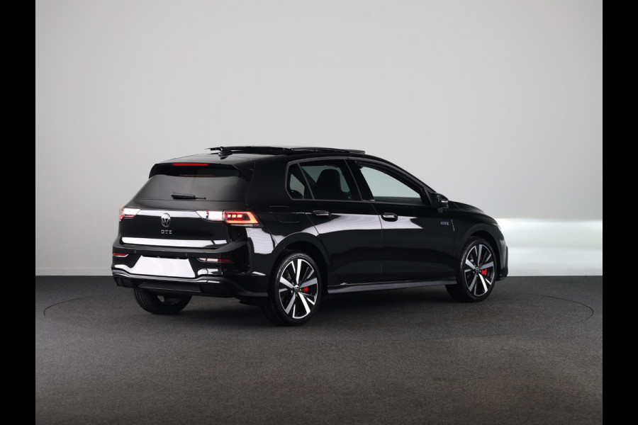Volkswagen Golf 1.5 eHybrid GTE 272PK PHEV |Private lease vanaf € 796,- pm |Panorama dak | Black Style | 18" Lm velgen | Multimedia pakket plus |