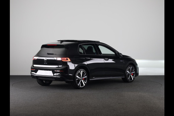 Volkswagen Golf 1.5 eHybrid GTE 272PK PHEV |Private lease vanaf € 796,- pm |Panorama dak | Black Style | 18" Lm velgen | Multimedia pakket plus |