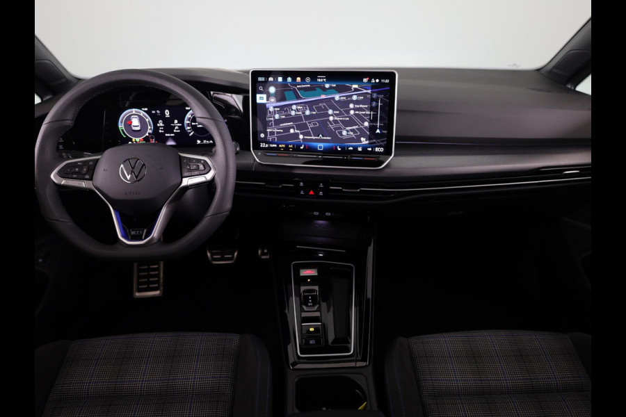 Volkswagen Golf 1.5 eHybrid GTE 272PK PHEV |Private lease vanaf € 796,- pm |Panorama dak | Black Style | 18" Lm velgen | Multimedia pakket plus |