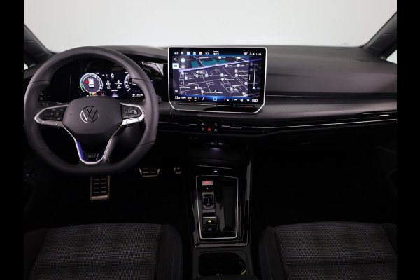 Volkswagen Golf 1.5 eHybrid GTE 272PK PHEV |Private lease vanaf € 796,- pm |Panorama dak | Black Style | 18" Lm velgen | Multimedia pakket plus |