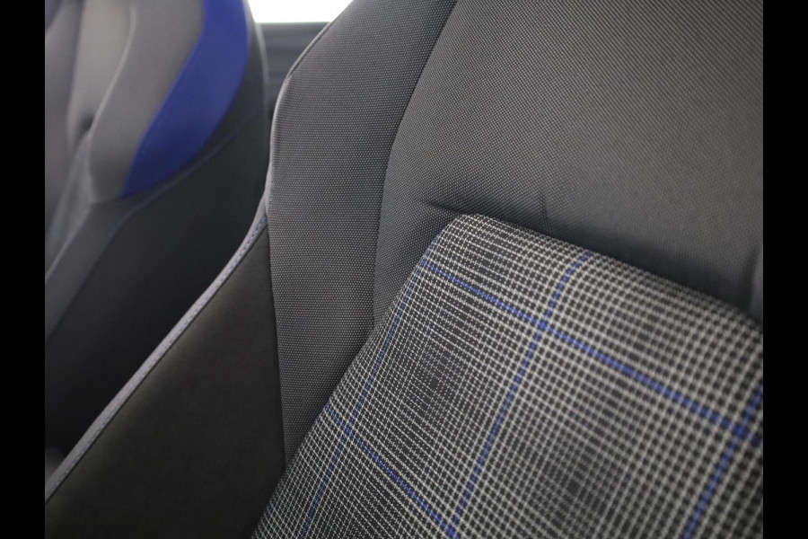 Volkswagen Golf 1.5 eHybrid GTE 272PK PHEV |Private lease vanaf € 796,- pm |Panorama dak | Black Style | 18" Lm velgen | Multimedia pakket plus |