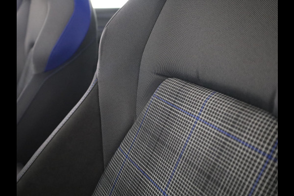 Volkswagen Golf 1.5 eHybrid GTE 272PK PHEV |Private lease vanaf € 796,- pm |Panorama dak | Black Style | 18" Lm velgen | Multimedia pakket plus |