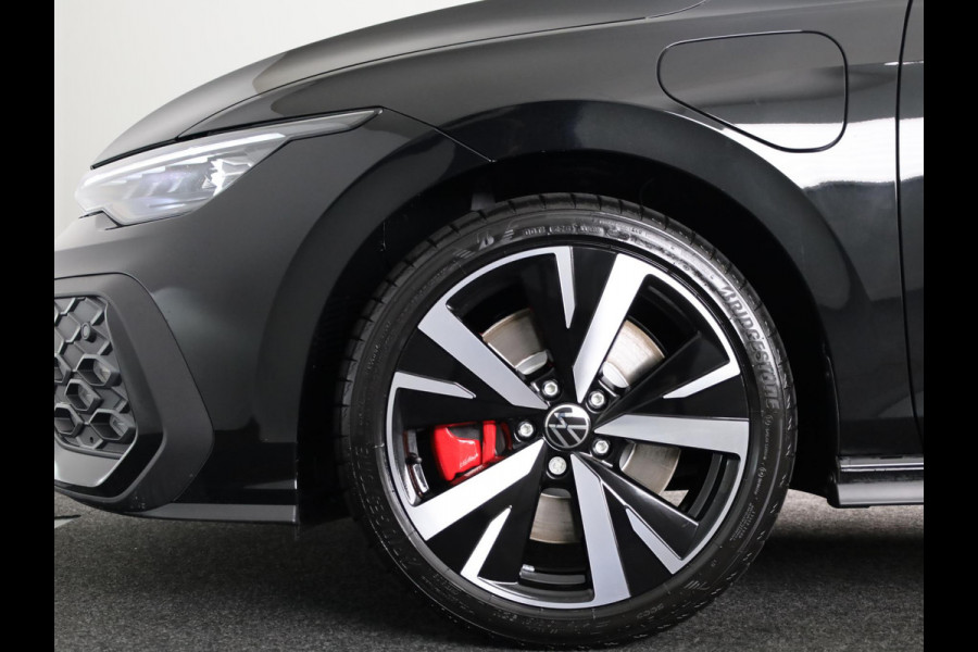 Volkswagen Golf 1.5 eHybrid GTE 272PK PHEV |Private lease vanaf € 796,- pm |Panorama dak | Black Style | 18" Lm velgen | Multimedia pakket plus |