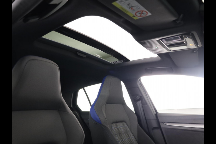 Volkswagen Golf 1.5 eHybrid GTE 272PK PHEV |Private lease vanaf € 796,- pm |Panorama dak | Black Style | 18" Lm velgen | Multimedia pakket plus |