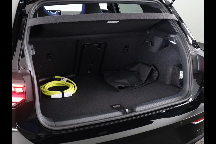 Volkswagen Golf 1.5 eHybrid GTE 272PK PHEV |Private lease vanaf € 796,- pm |Panorama dak | Black Style | 18" Lm velgen | Multimedia pakket plus |